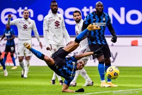 开云APP-意外判罚激怒球员，主队主场抢分成功(意外判罚激怒球员,主队主场抢分成功怎么办)